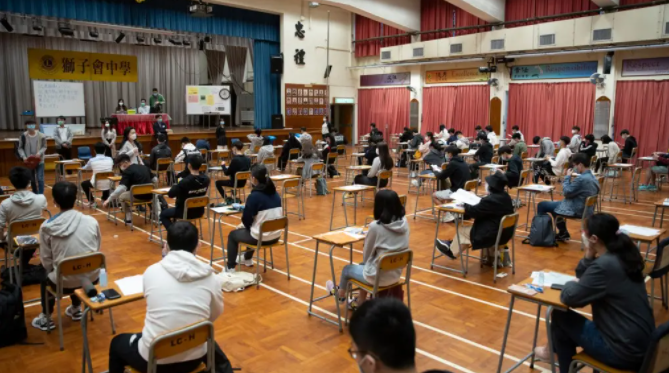 香港DSE考试真的很简单吗（香港DSE考进香港的大学最快途径）