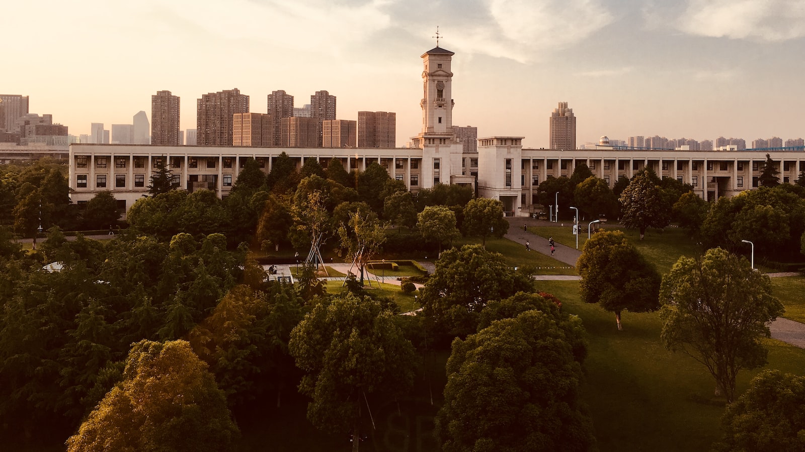 上海纽约大学怎么样 - 上海纽约大学与纽约大学三大门户校区平起平坐