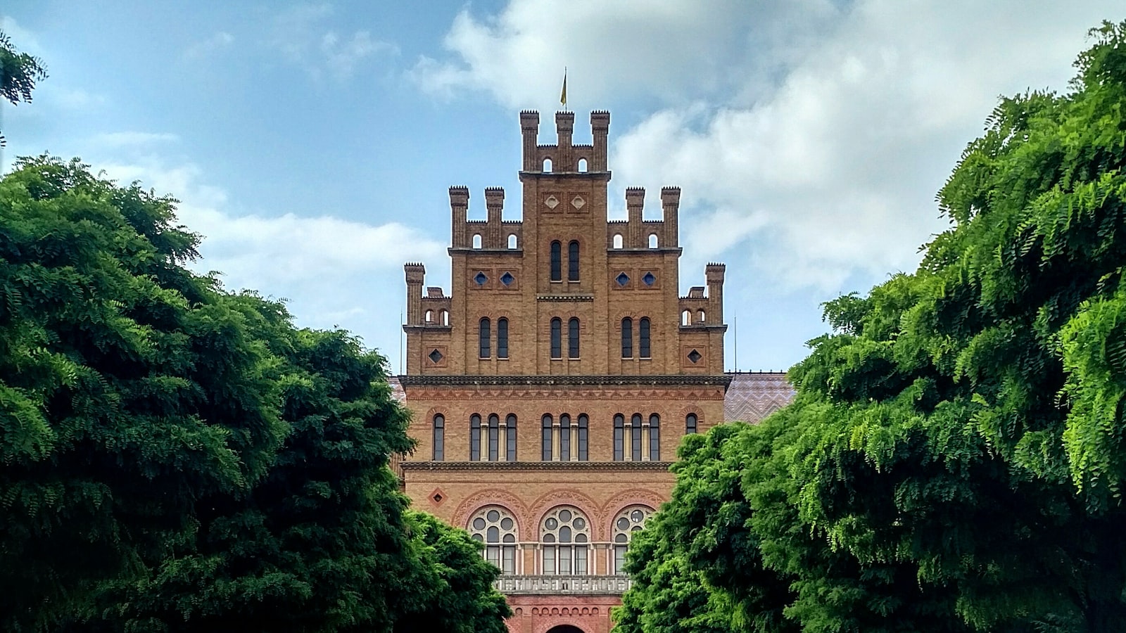 北京市中关村外国语学校如何-北京中关村外国语学校办学背景介绍