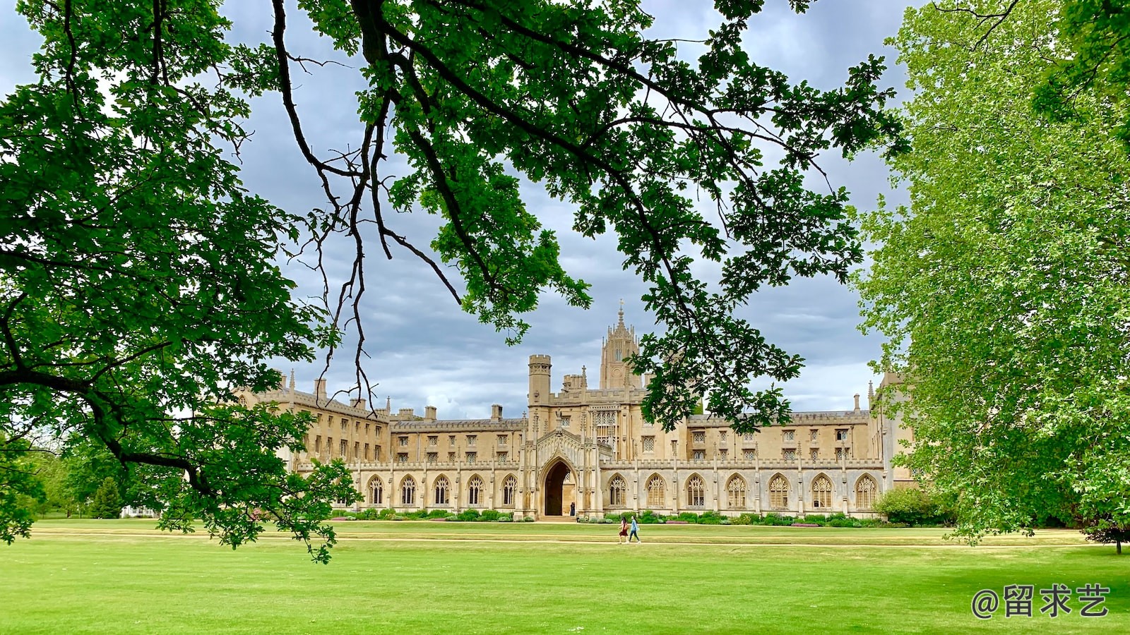 英国哈德斯菲尔德大学留学生本科没有毕业怎么申请硕士